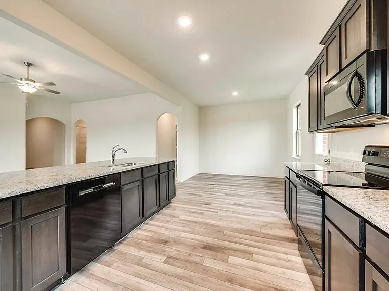 2023 Madison Dr — Photo 2