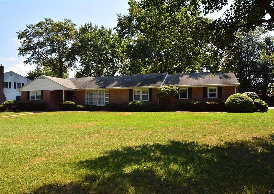 1st image of 6856 Robin Dr