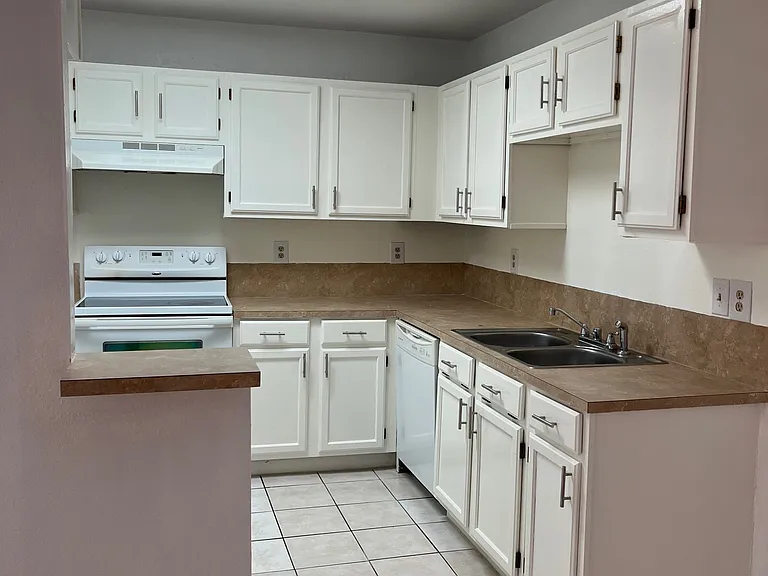 1802 Bobcat Ln — Photo 9