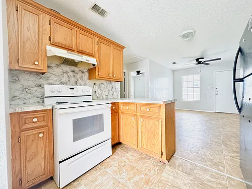 126 E 2nd St #B Photo 1