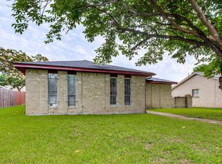 825 Cherry Hills Dr, Lancaster, TX 75134