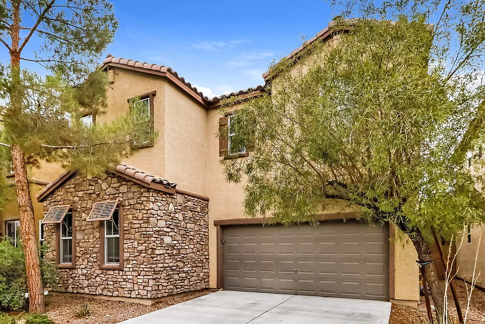 3 bed, 2.5 bath, 1948 sqft, $3,180 — Photo 4