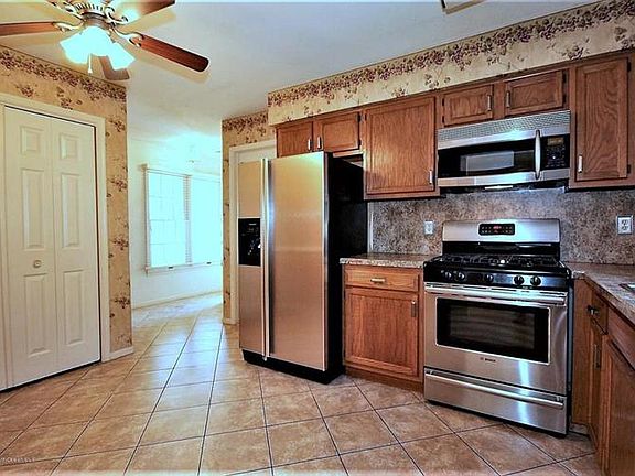 3rd image of 1940 Cherryvale Ct