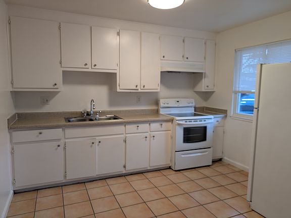 2nd image of 121 Las Flores Ave APT A