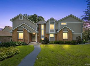 6787 Locust Dr, Troy, MI 48098