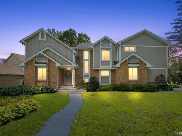 6787 Locust Dr, Troy, MI 48098