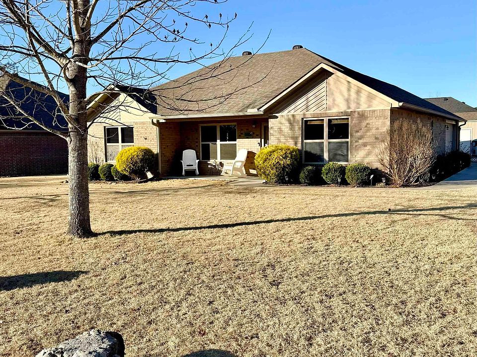 1st image of 404 Trailwood Dr
