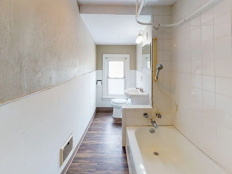 208 S 5th St — Photo 7