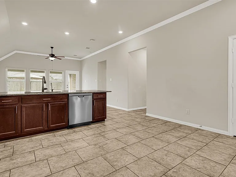 2414 Willow Fall Ln — Photo 6