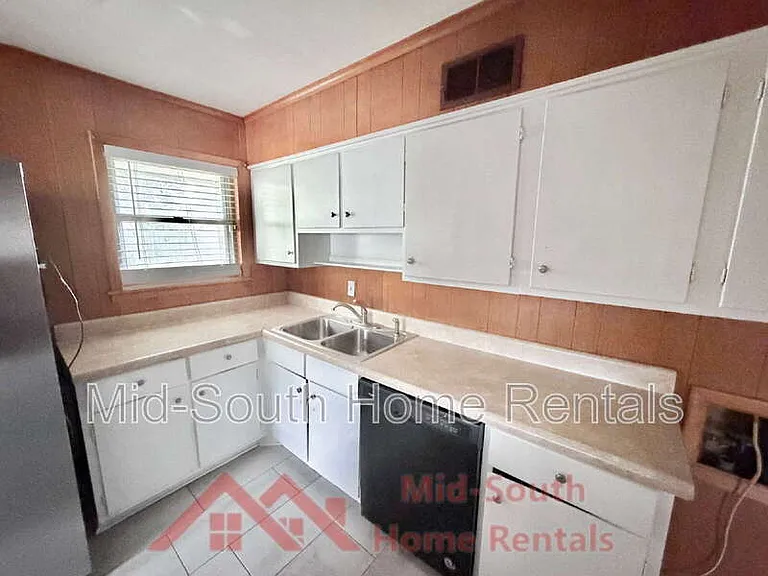 3831 Hermitage Dr — Photo 9