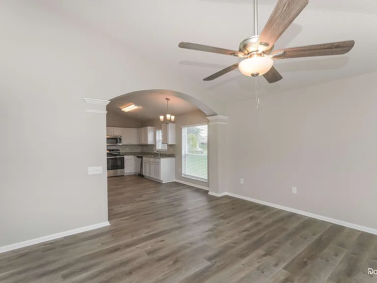 31124 Hannigan Pl — Photo 3