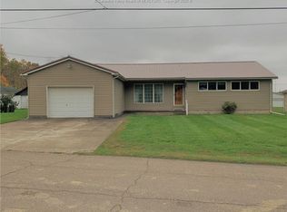 352 Maple St, Mason, WV 25260