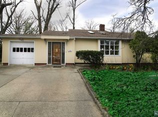 156 N Queen St, Bergenfield, NJ 07621