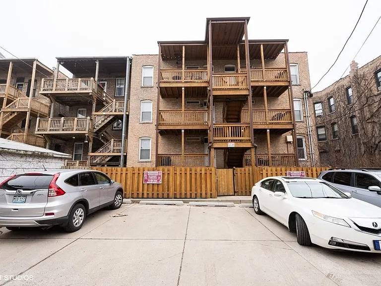 3647 N Wilton Ave #3 — Photo 24