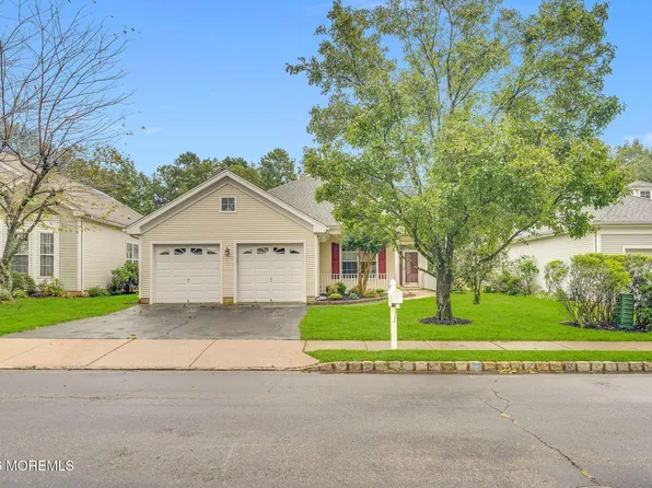 19 Goldenedge Way, Lakewood, NJ 08701