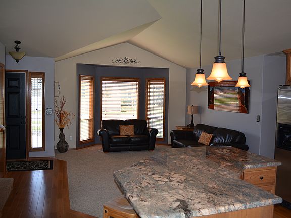 Kitchen island to Living RM