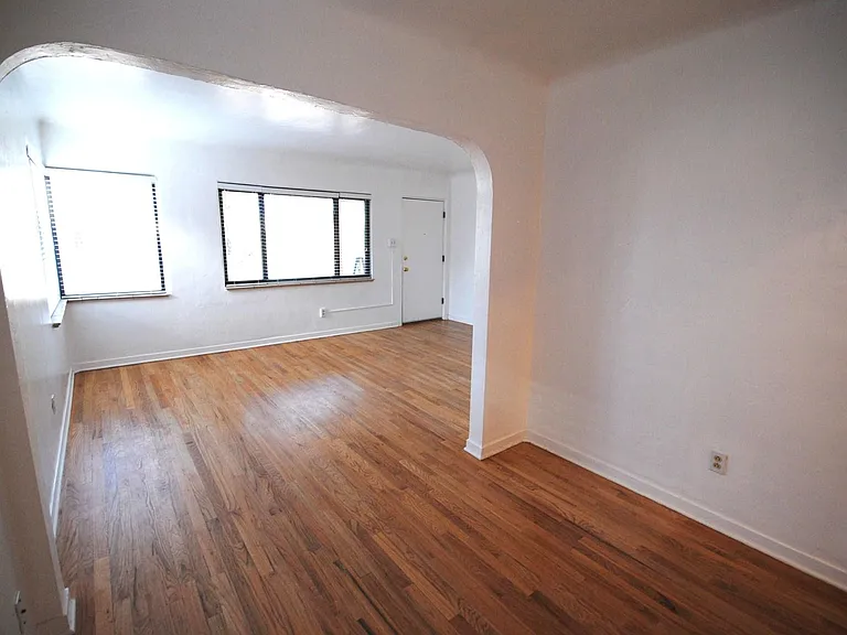1204 Gold Ave SW — Photo 4
