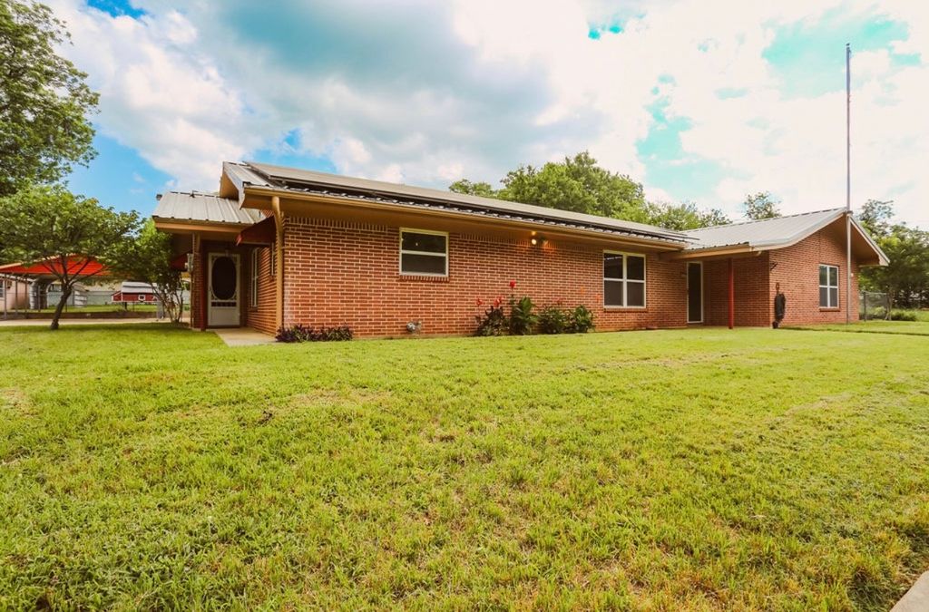405 W Neely Ave, Comanche, TX - View 3