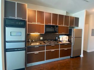 660 W Wayman St #1302, Chicago, IL