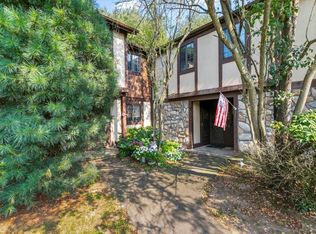 343 Foxwood Ln #343, Milford, CT 06461