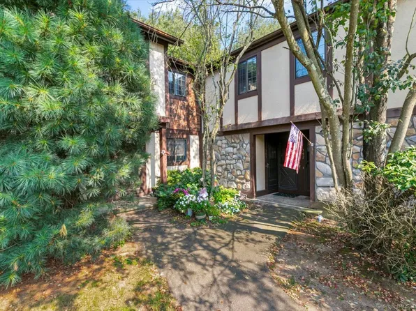 343 Foxwood Lane #343, Milford, CT 06461