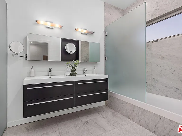 613 Westmount Dr — Photo 17