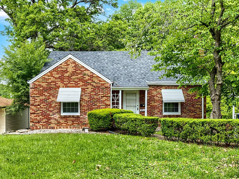 12 Spring Dr — Photo 1