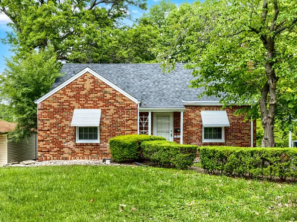 12 Spring Dr, Florissant, MO 63031
