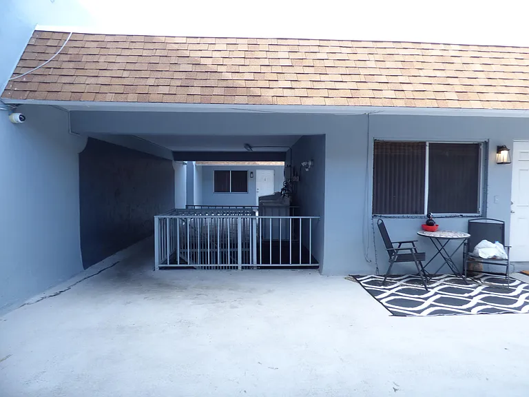4220 N Federal Hwy #6 — Photo 3