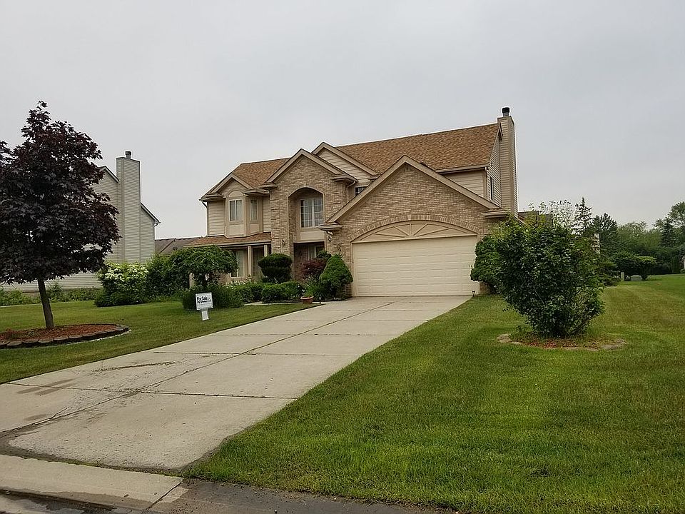 2nd image of 27499 Cranbrook Dr