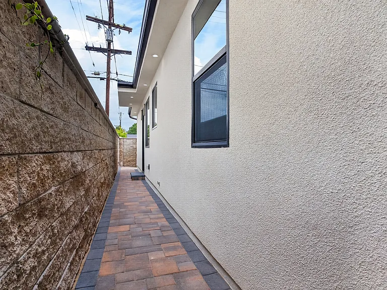 17501 Los Alimos St #10809 — Photo 44