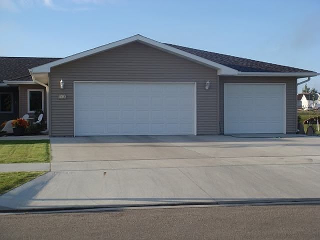 1100 30th Ave SE Minot, ND