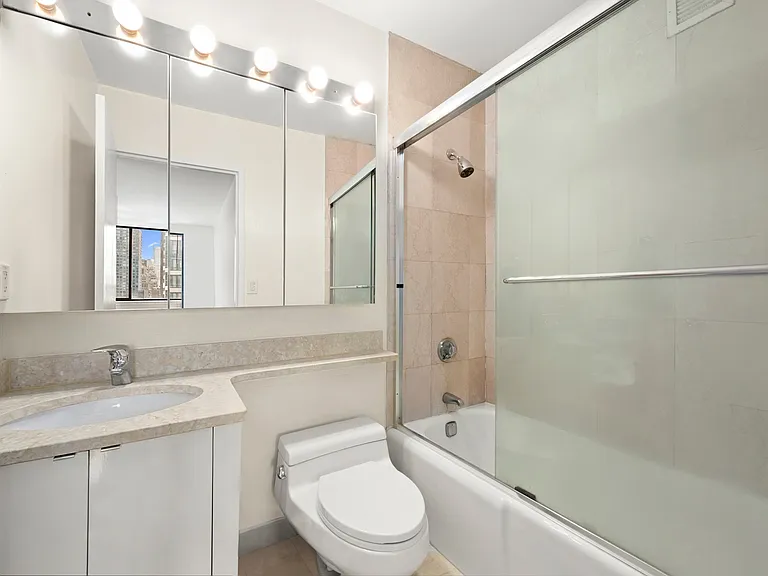 250 E 40th St #27B — Photo 10