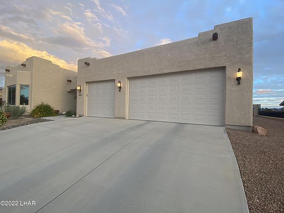 2nd image of 3020 Applewood Dr