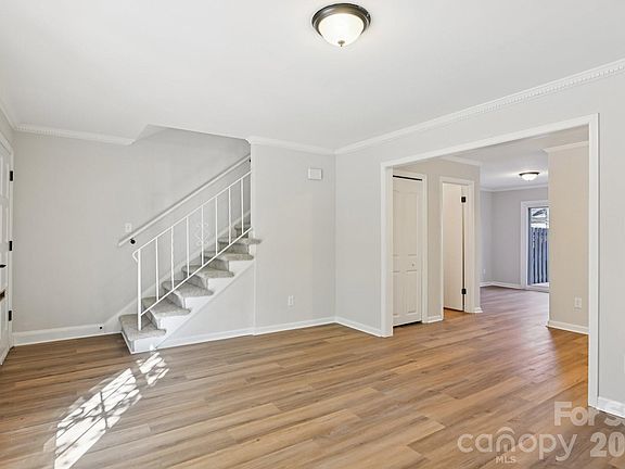 5th image of 2231 Rexford Rd APT B