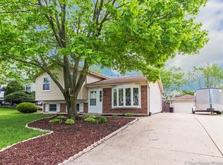 112 Davis Ct, Bolingbrook, IL 60440