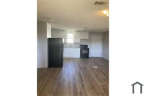 105 N Pine St Photo 1