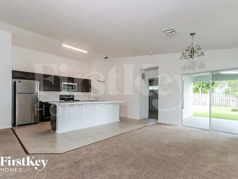 1750 SW Hampshire Ln — Photo 4
