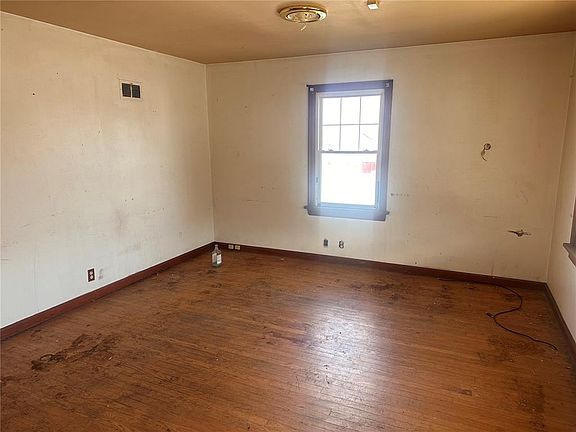 2nd image of 811 Hornsby Ave