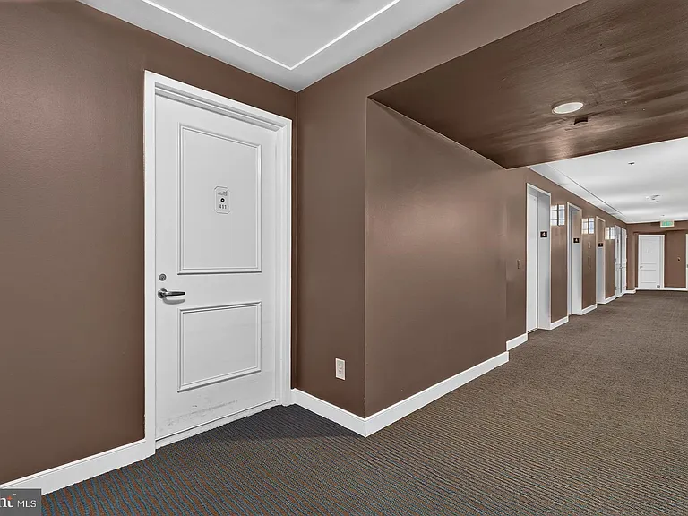 100 Harborview Dr #411 — Photo 4