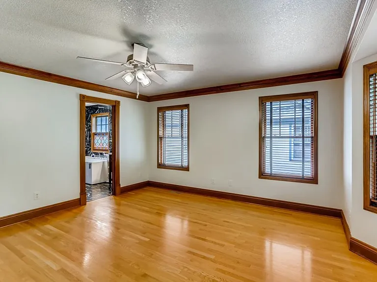490 Laurel Ave — Photo 15
