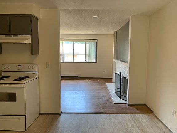 5th image of 1329 Z St #E