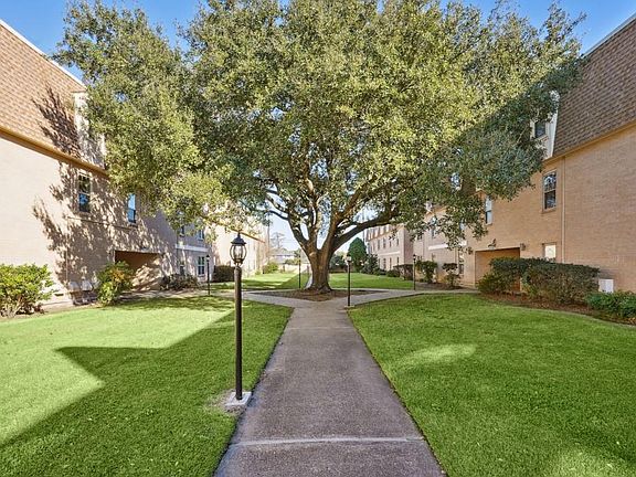 2nd image of 2712 Whitney Pl APT 633