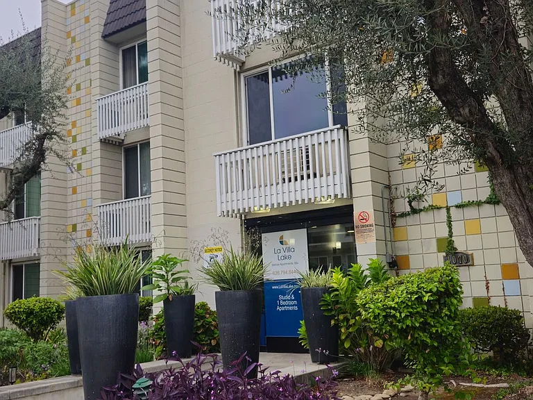Welcome to La Villa Lake Apartments- 55+ Better Living — Photo 5