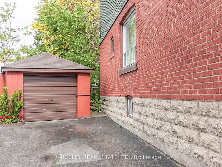 22 Martin Cres — Photo 5