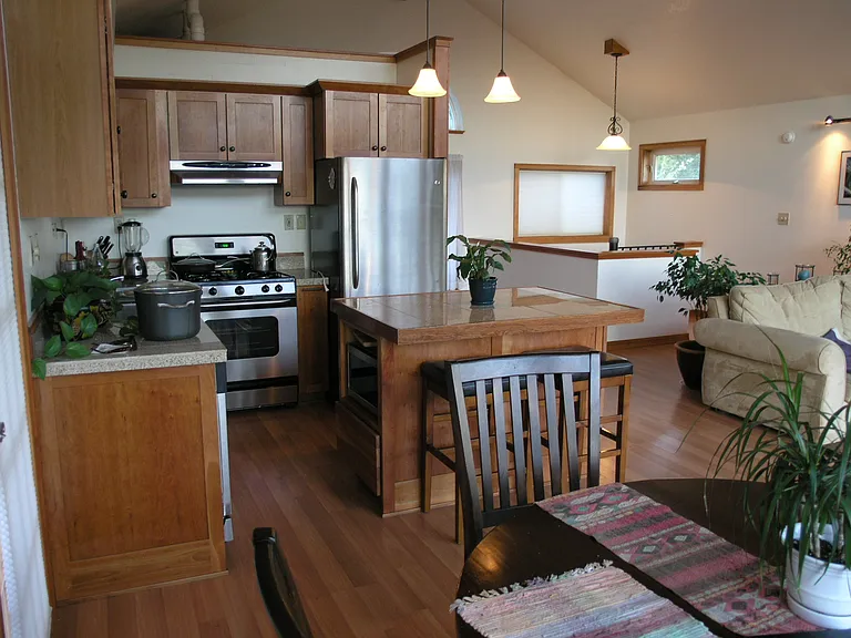 Ashley Dr — Photo 6