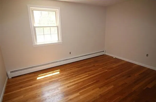 4 bed, 1.5 bath, 1904 sqft, $4,000 — Photo 4