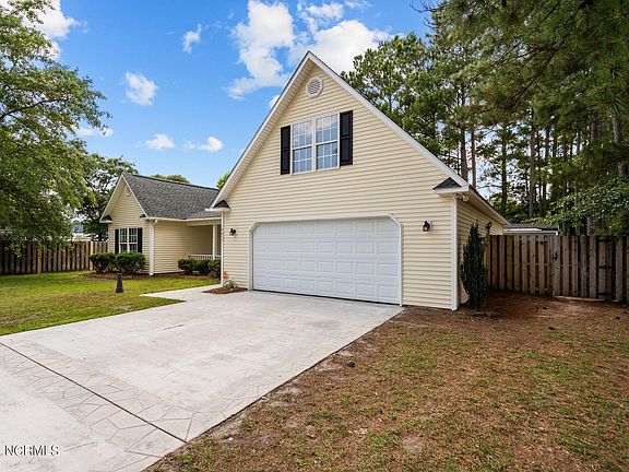 3rd image of 9417 Lyn Marie Drive NE