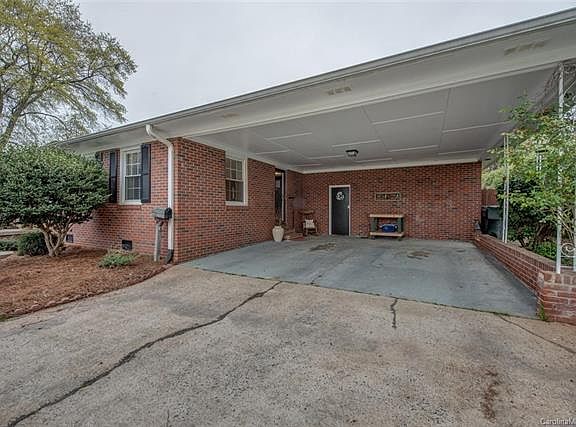 3rd image of 3120 Imperial Dr