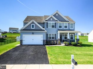 27 Furlong Rd, Douglassville, PA 19518
